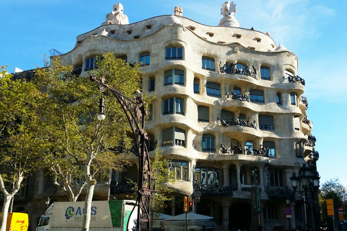 Private tour: Modernist Architecture and Gaudi Tour - Including Park Güell (4 hours) with local guide