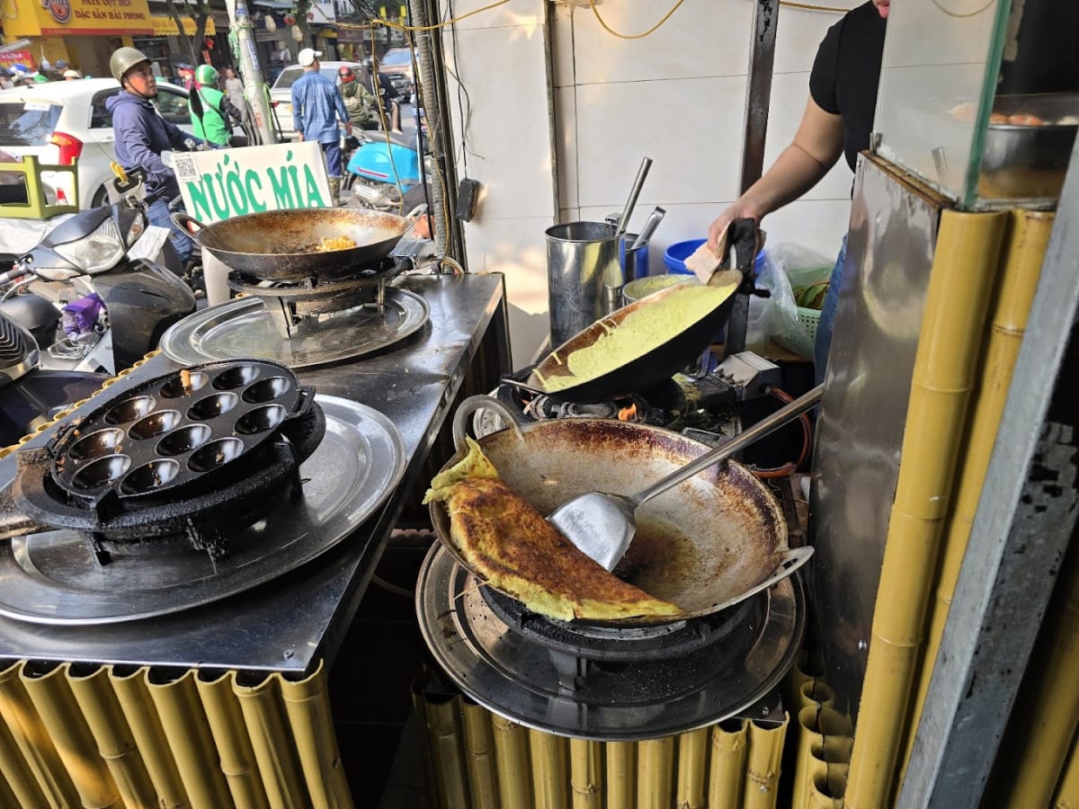 Private tour: Off the Beaten Path Hanoi Street Food Walking Tour (3-3.5 Hours) with local guide