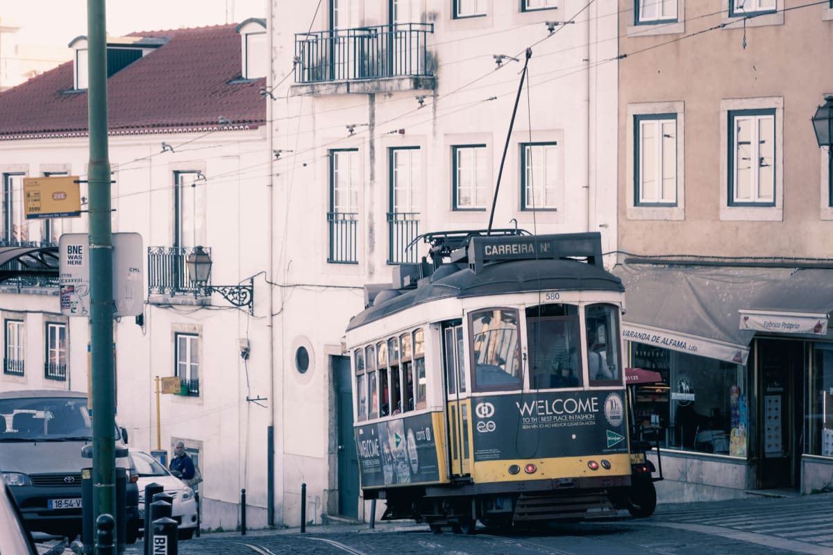 Private tour: Alfama, the Maze Tour (3 Hours) with local guide