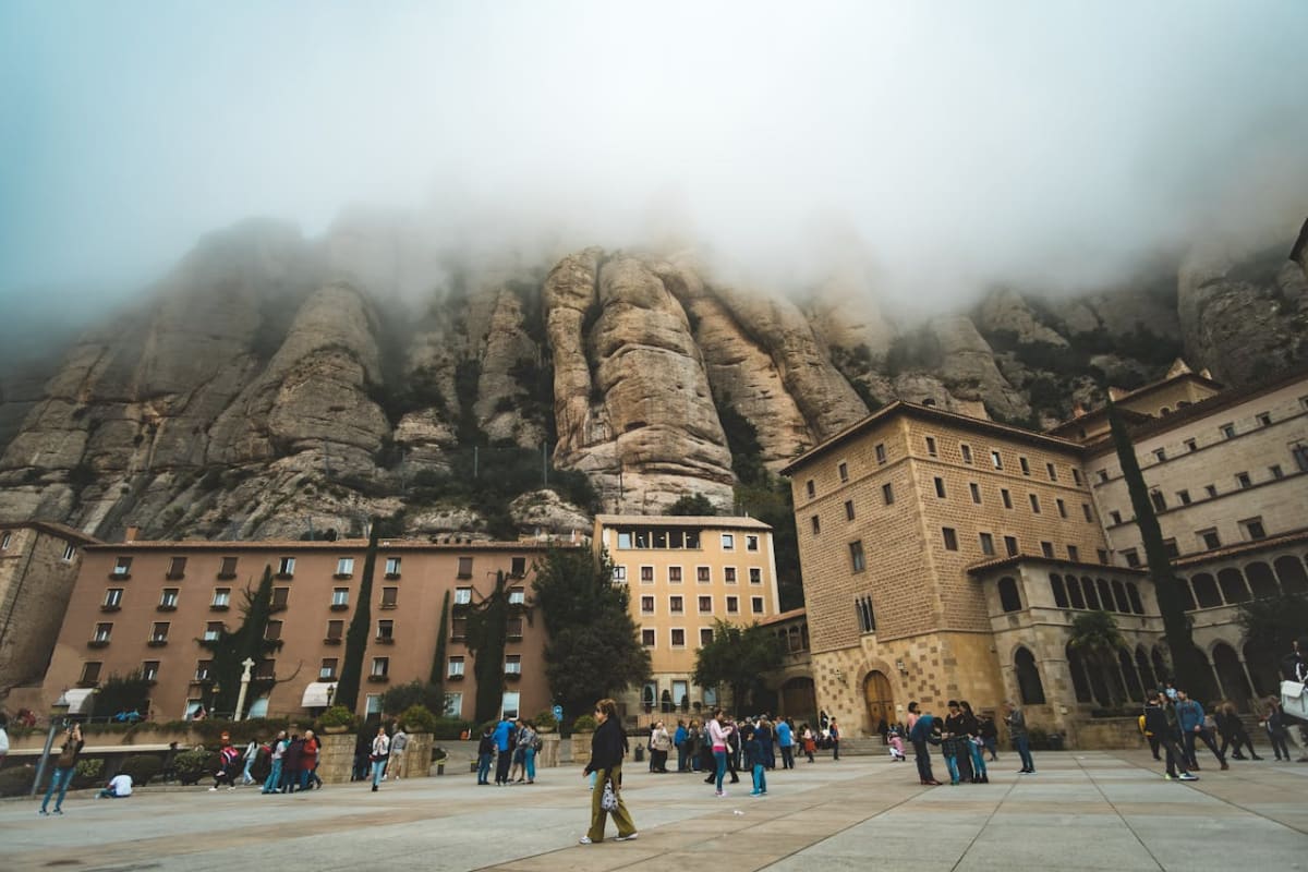 Private tour: Escape the City for a Day Tour: Awe-Inspiring Mountains and Charming Seaside! (8 Hours) with local guide