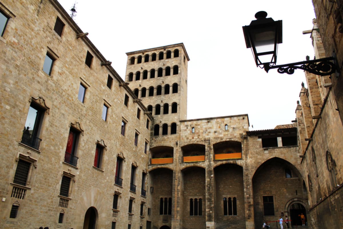 Private tour: Introduction to Barcelona's Old City Tour (2 hours) with local guide