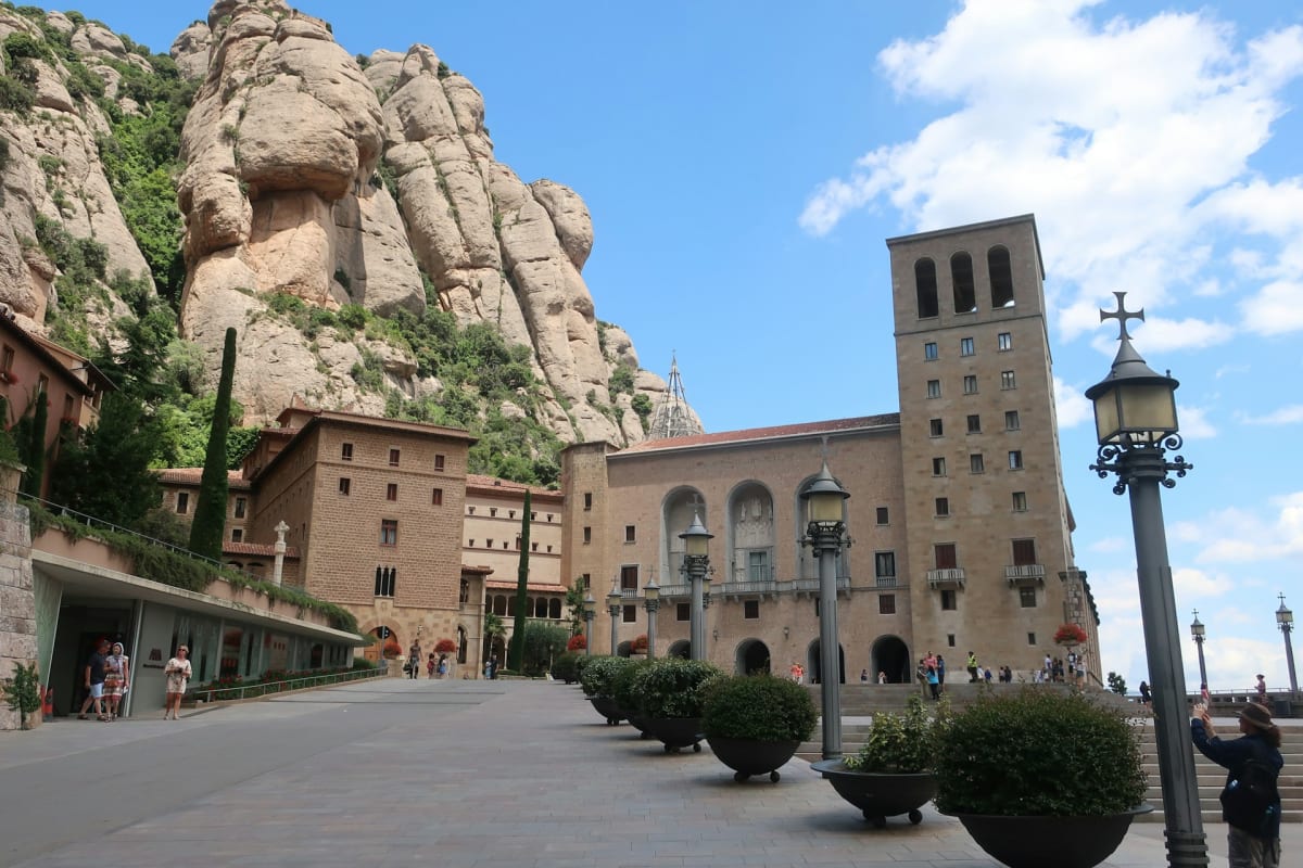Private tour: Full-day Montserrat and Winery Tour: From Barcelona With Private Transportation (8 Hours) with local guide