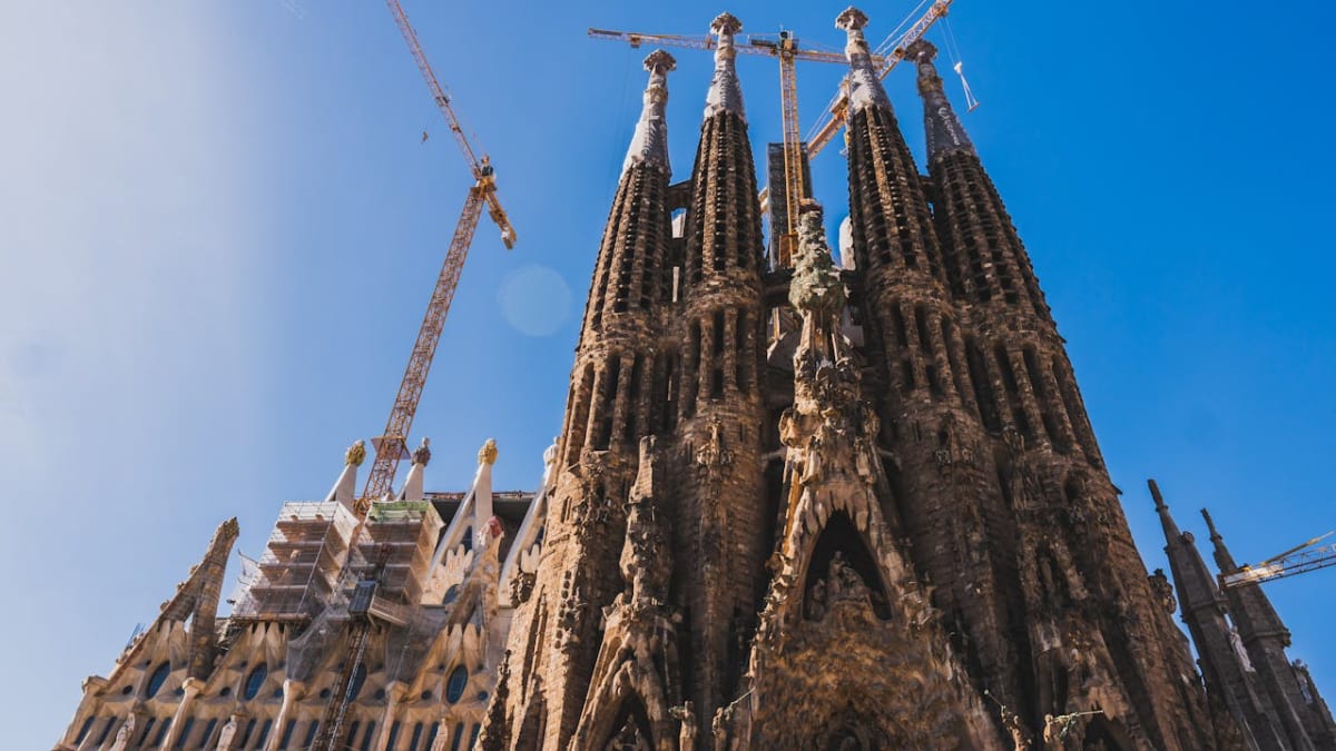 Private tour: Discover Barcelona's Highlight: Sagrada Familia In-depth Tour (1.5 Hours) with local guide