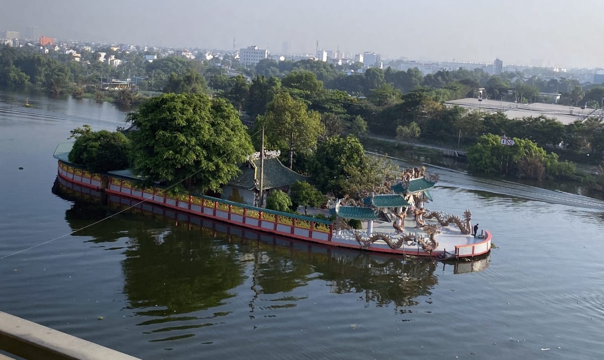 Private tour: Floating Temple Experience (Group Tour) (3 Hours) with local guide