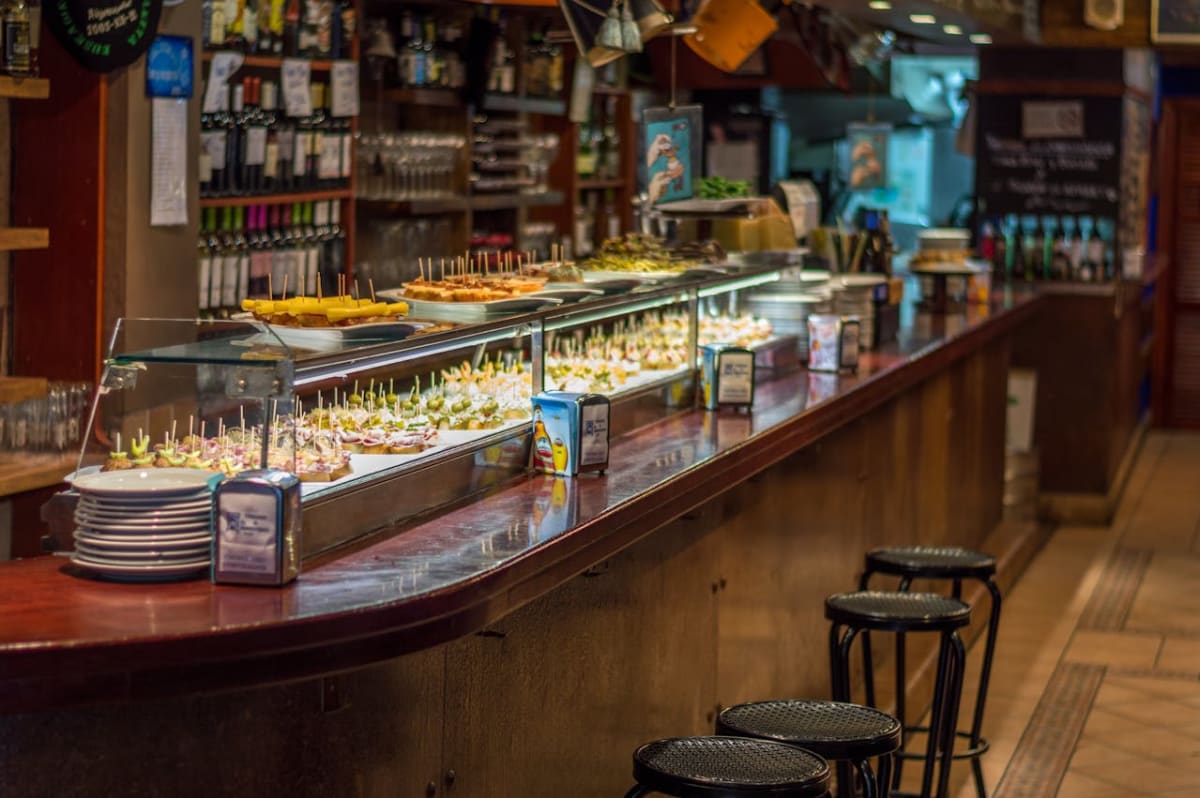 Private tour: Tailored Tapas and Drinks Tour (3 hours) with local guide