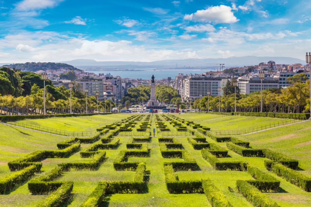 Private tour: Half Day Lisbon Tour by Car (up to 6 guests) (4 hours) with local guide