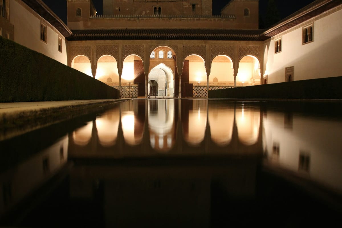 Private tour: Alhambra Night Tour (2 hours) with local guide