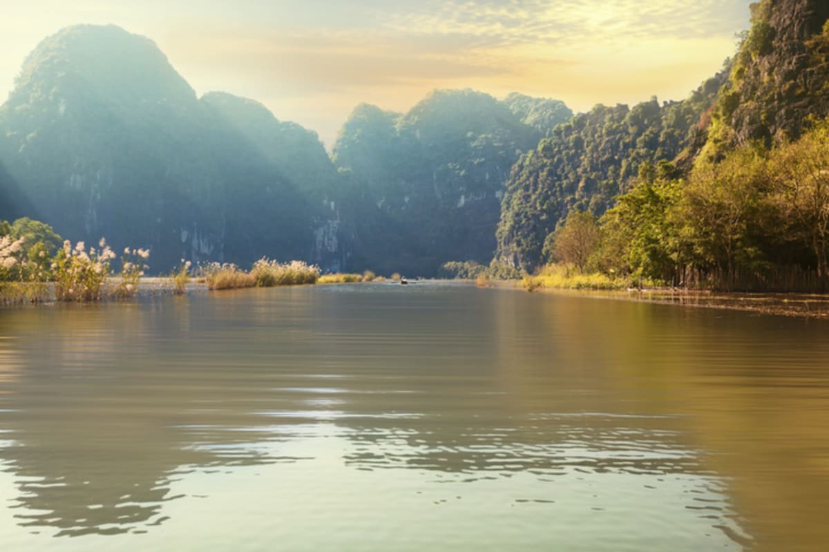 Private tour: Bai Dinh Pagoda- Trang An Grotto and Mua Cave (12 Hours) with local guide