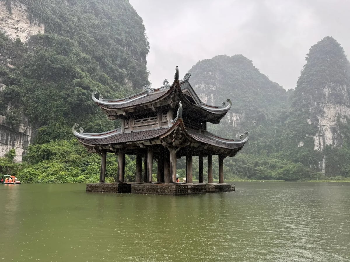 Private tour: Discover Ninh Binh Tour - a legendary land (10.5 hours) with local guide