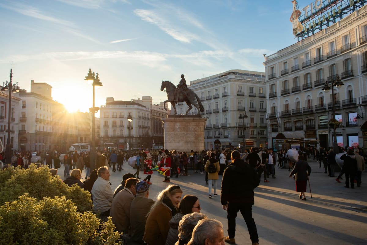 Private tour: Royal Palace & Madrid Historic Center Walking Tour (3.5 Hours) with local guide