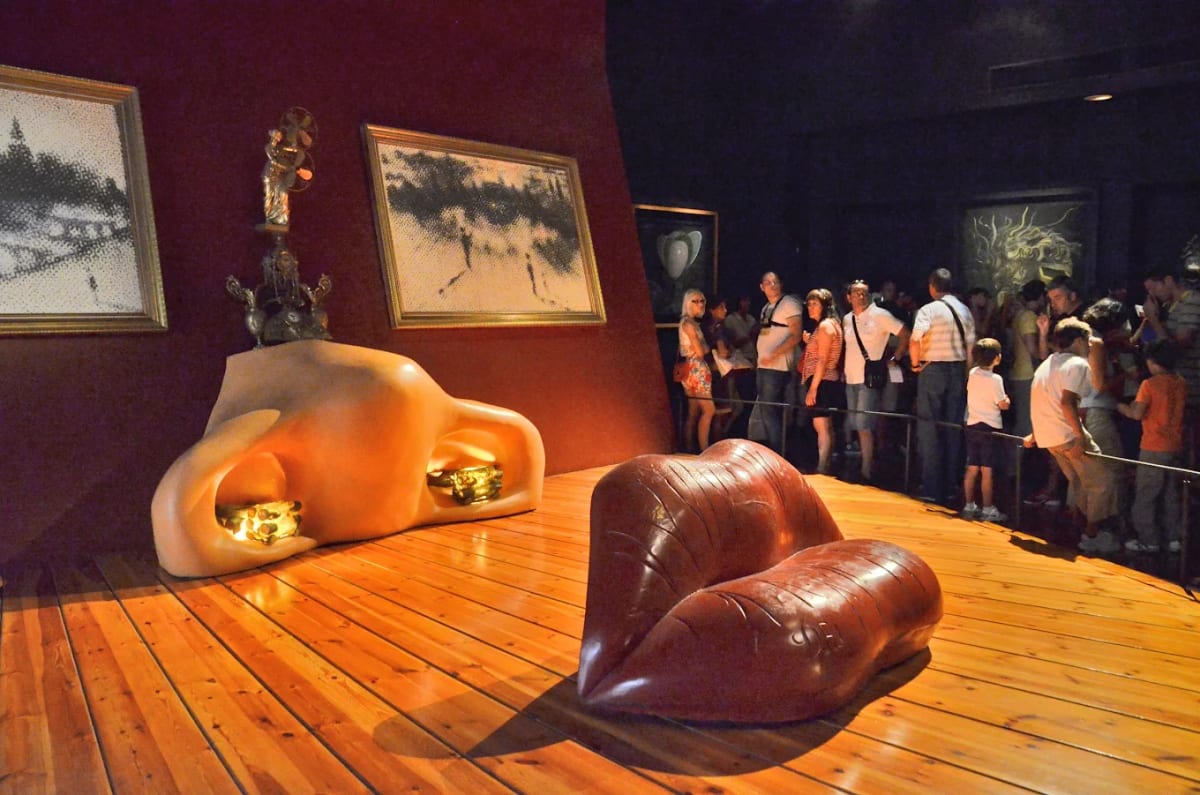 Private tour: Barcelona Day Trip: Dalí Museum and Cadaqués (9 Hours) with local guide