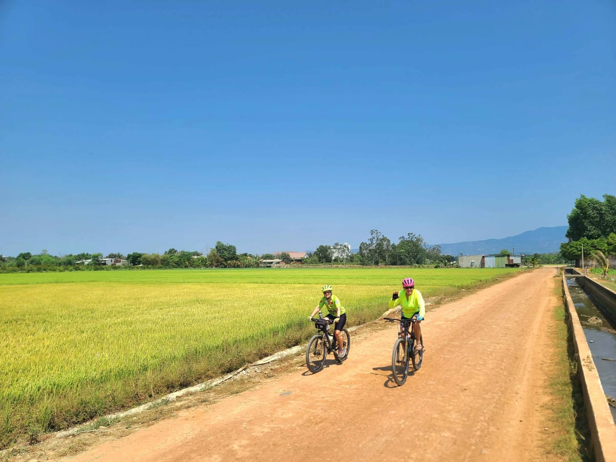 Private tour: Full Day Mekong Delta Experience by Kayak & Bike (Group Tour) (11 Hours) with local guide