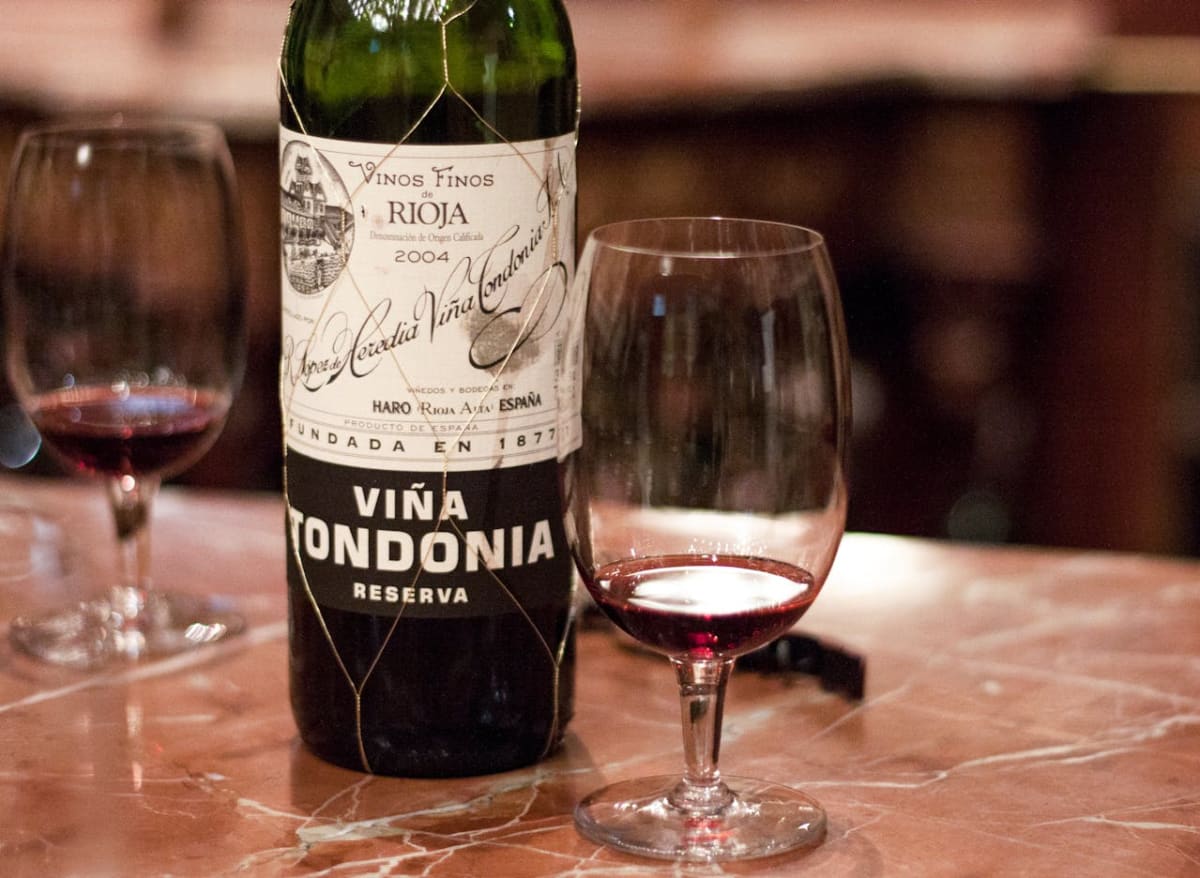 Private tour: Hidden Gems + Aperitif (2 Hours) with local guide