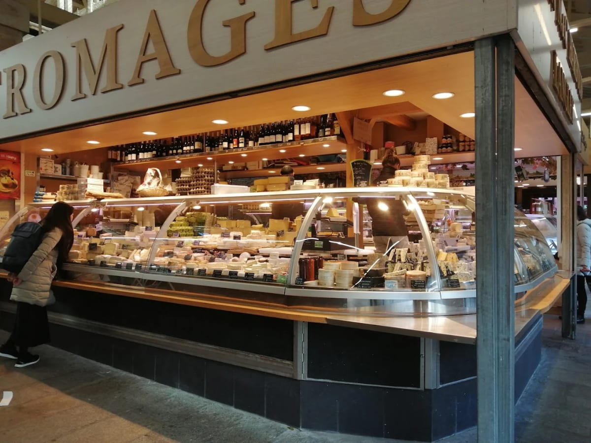 Private tour: Market Tour + Cheese and Wine Tasting (3 Hours) with local guide