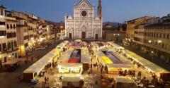 Christmas Market in Piazza Santa Croce: Weihnachtsmarkt in City Center, Florence & Countryside