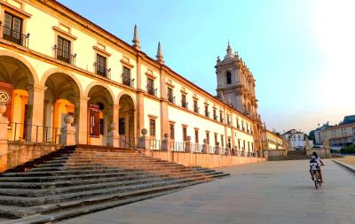 Day trip to Alcobaça, Nazaré and Óbidos with Private Transportation (up to 3 guests) in Lisbon