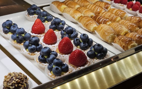 Pasticceria Cova, Café in Quadrilatero della Moda, Milan