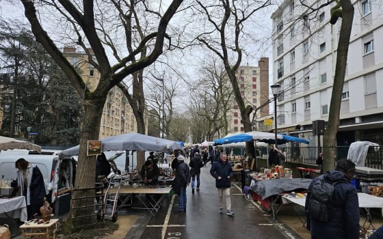 Marché aux puces de la Porte de Vanves, Market in the 14th arrondissement, Paris