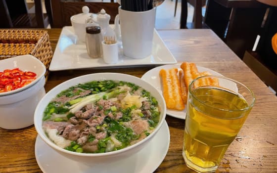 Pho 10 Ly Quoc Su, Street Food Spot in Old Quarter, Hanoi