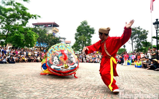 Le Mat Snake Village Festival in Hanoi