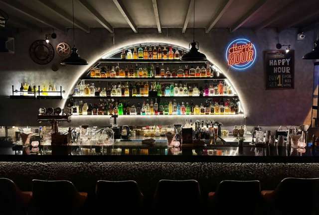 Symposium Bar & Lounge