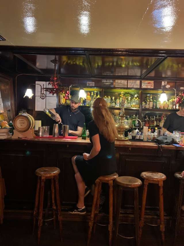 L’Ascensor Cocktail Bar
