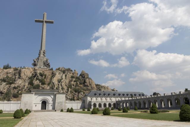 Escorial and Valley of Cuelgamuros Tour (5 Hours)