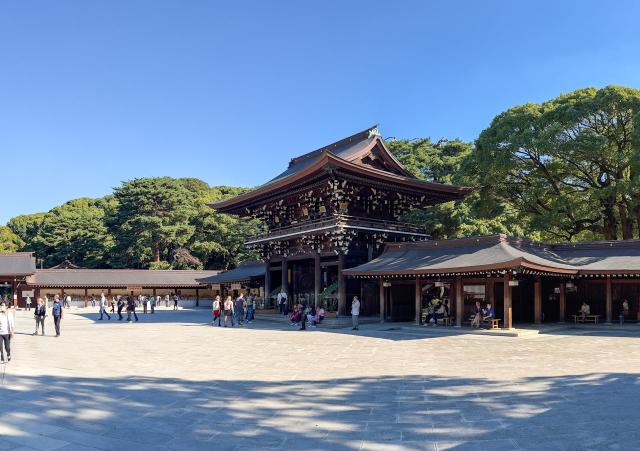Tokyo Essentials Private Tour: Imperial Garden, Shinto Shrine, Pop Culture, Sake and Shibuya Crossing (7 Hours)