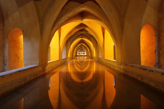 Cathedral + Royal Alcázar + Jewish District of Santa Cruz Tour (3.5 Hours)