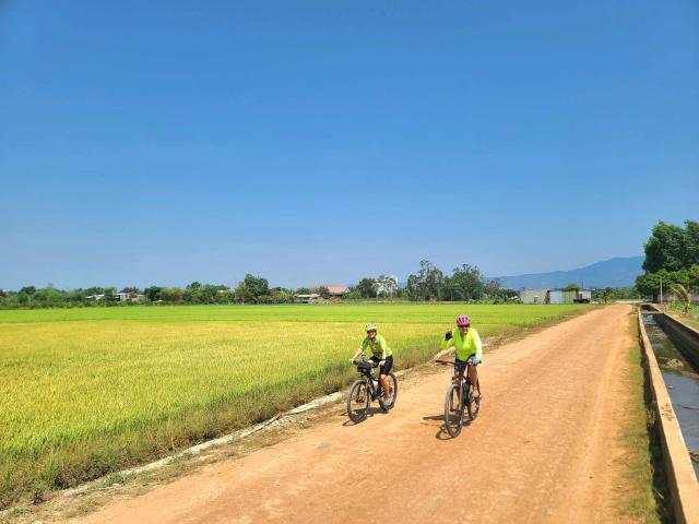Full Day Mekong Delta Experience by Kayak & Bike (Group Tour) (11 Hours)