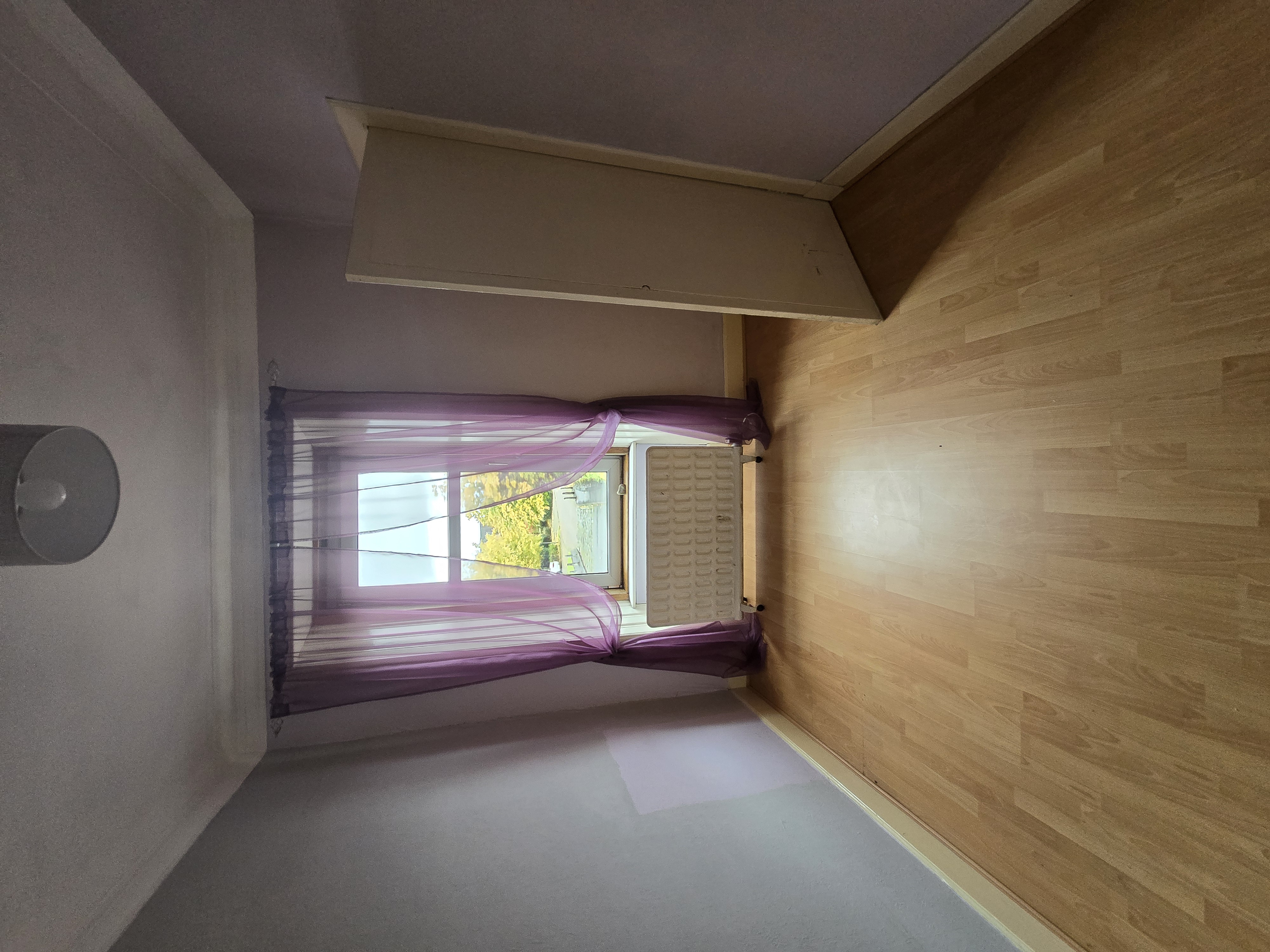 Kitchen before renovation — old appliances and dark walls, investor property refurbishment managed by Murphy Project Management Glasgow