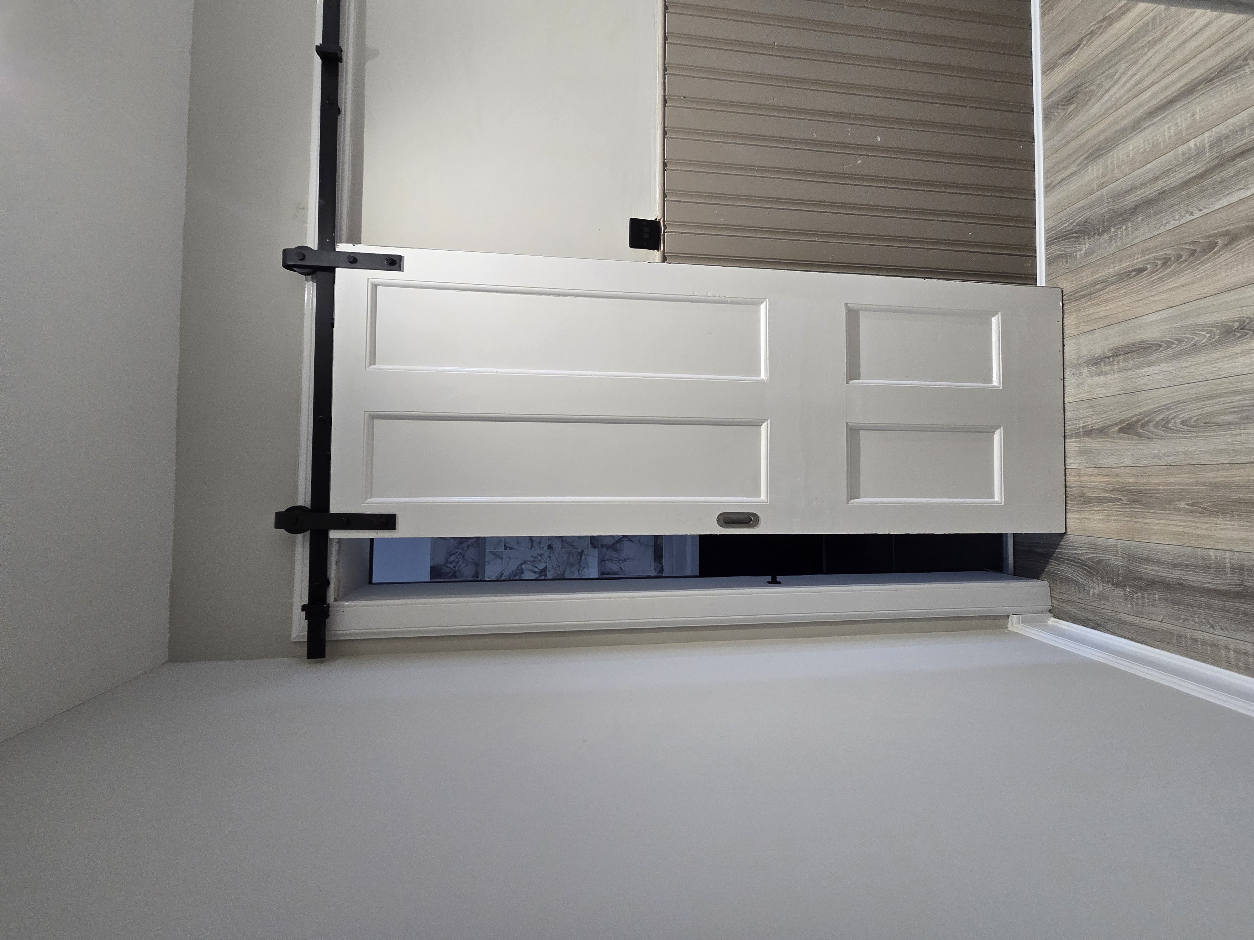 Renovated hallway with original Victorian arch, recessed LED lighting and new LVT flooring — Murphy Project Management Glasgow