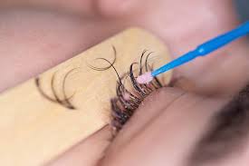 How to Remove Lash Extensions at Home