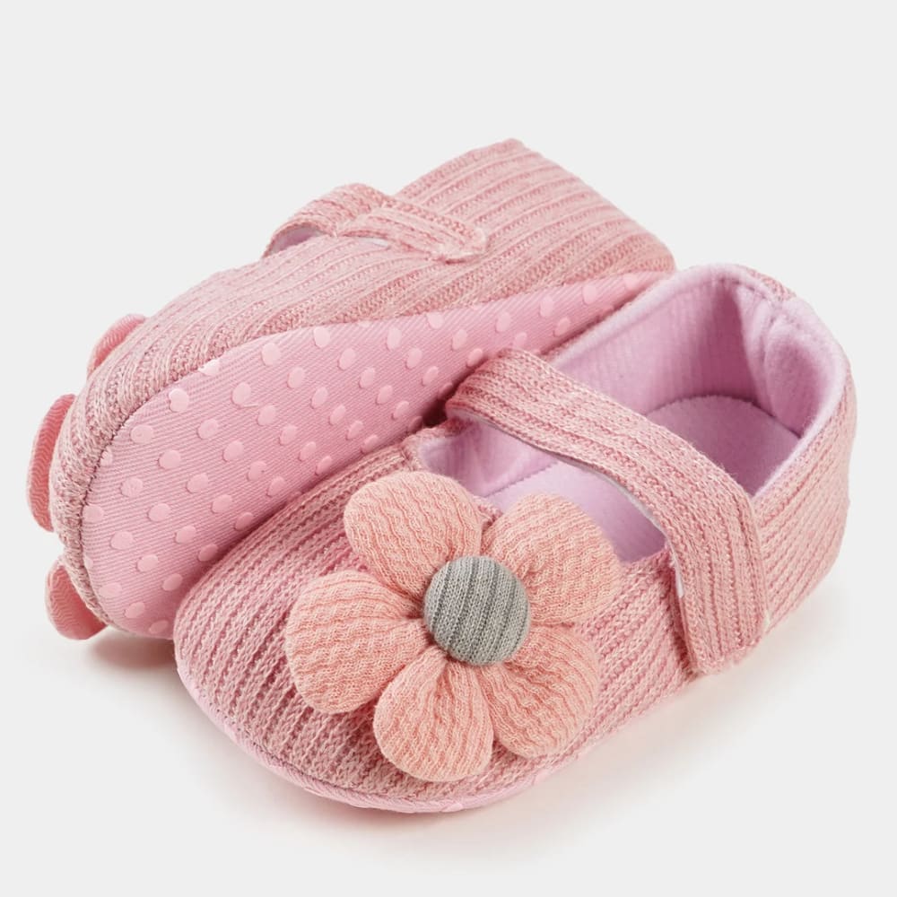 How Do You Pick the Right Shoe Size for a Growing Child?