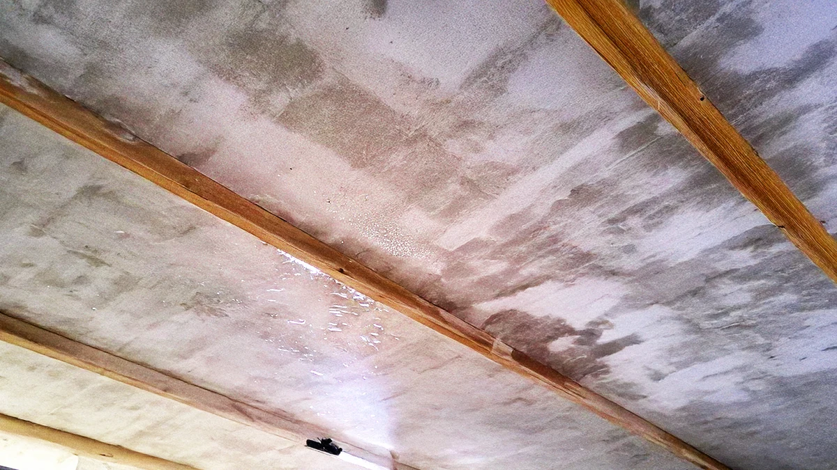 Filtraciones invisibles: ¿Por qué mi techo gotea si acabo de impermeabilizar?