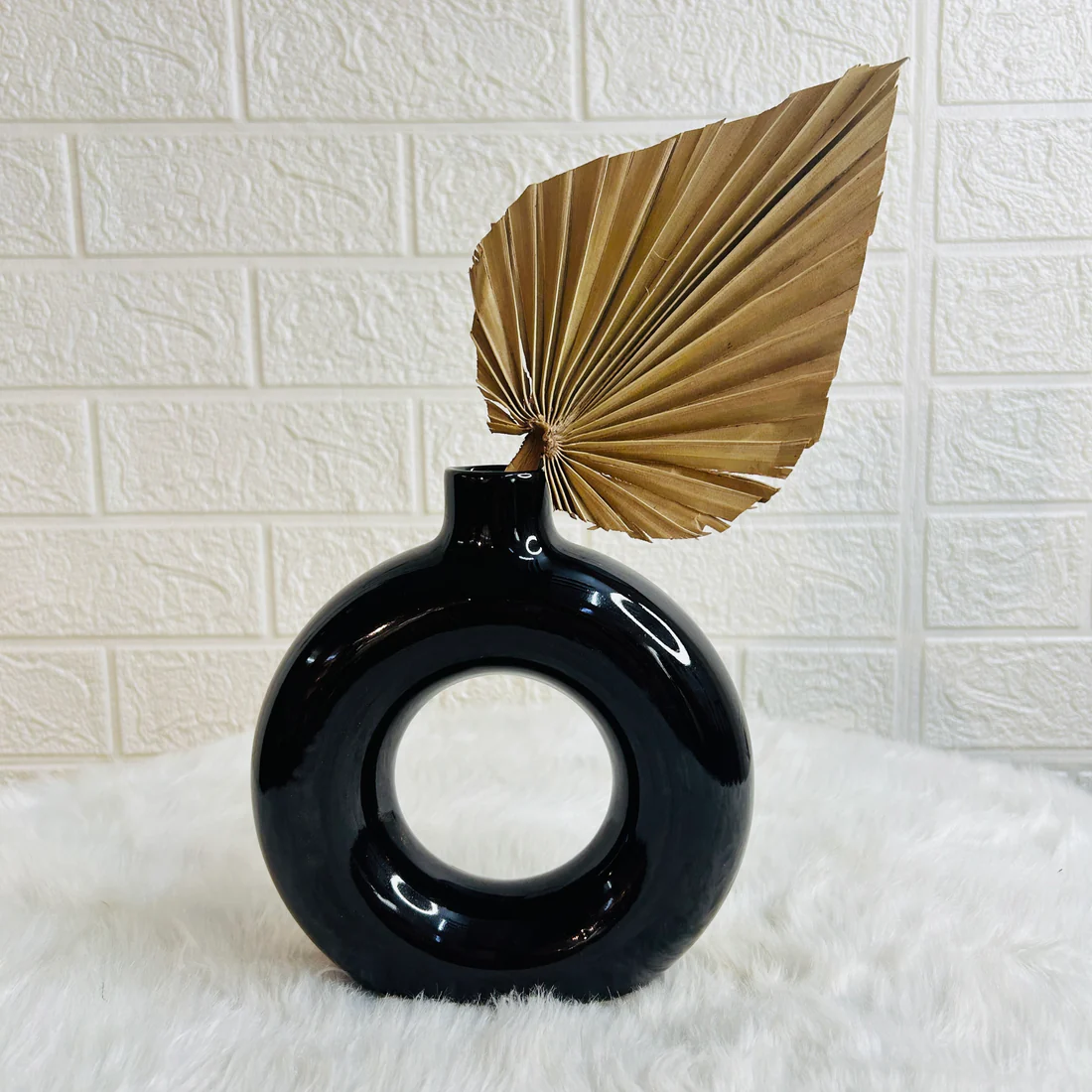 Black Circle Vase (Pack of 1)