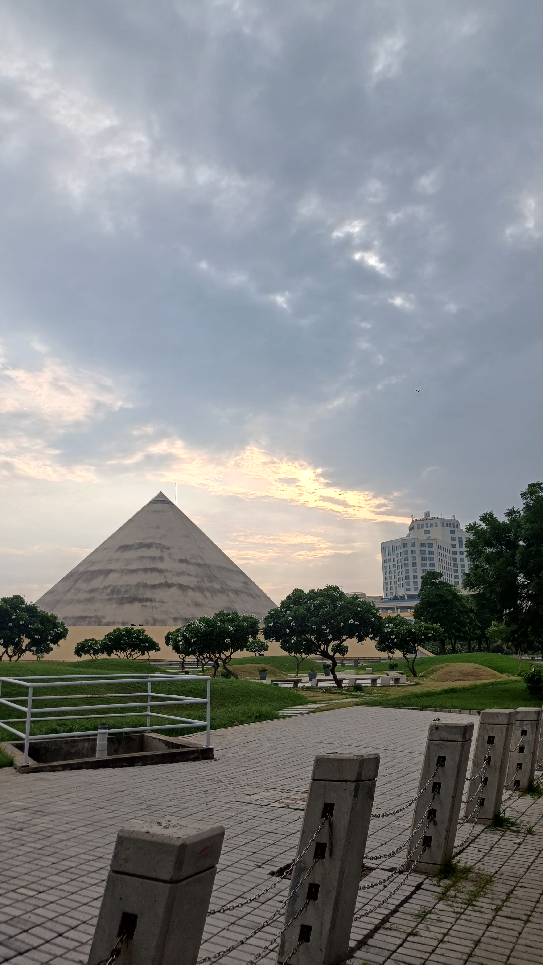 pyramid morning
