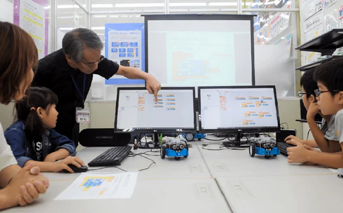 Teachers and trainers sharing expertise