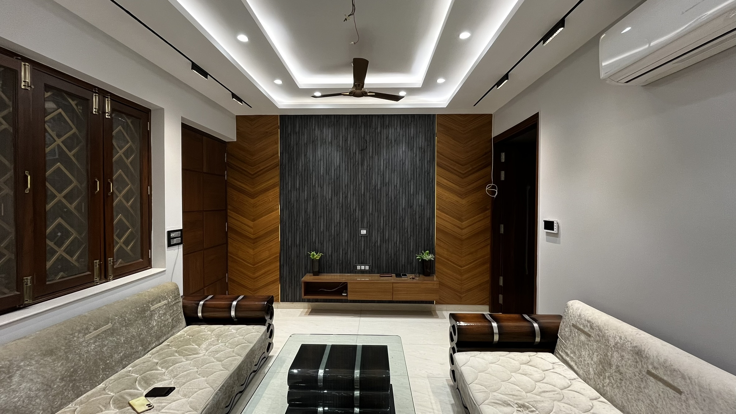 Elegant living room interior design featuring luxury furniture and sophisticated decor by OneColor Interiors