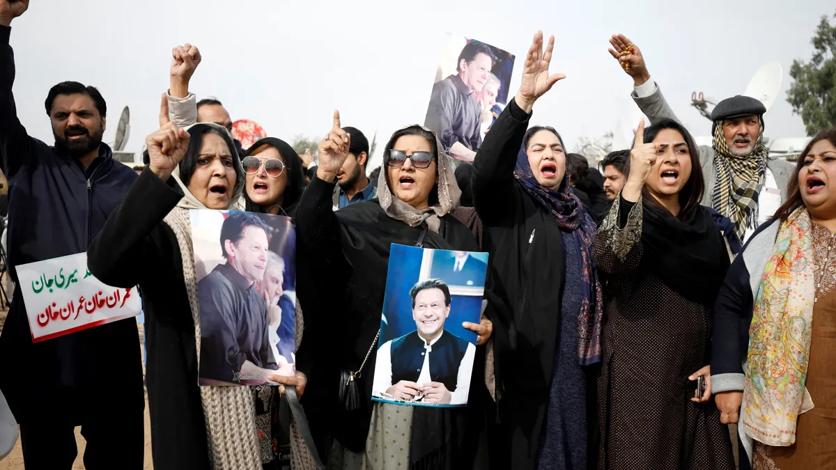 Pakistani Court Sentences Ex-PM Imran Khan, Wife for Corruption