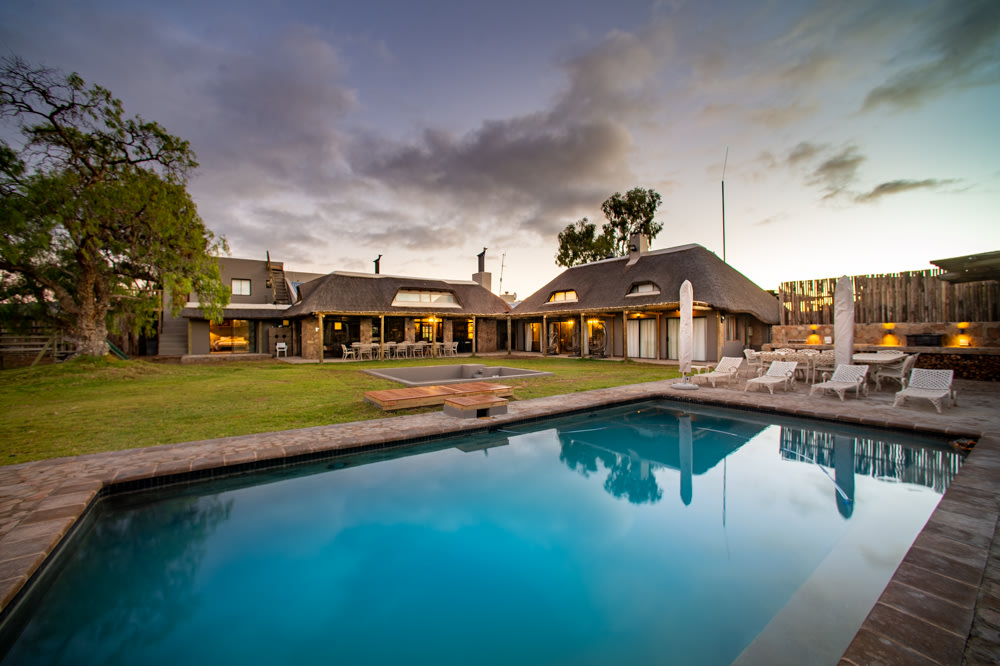Kamagu homestead and pool at dusk in the Karoo