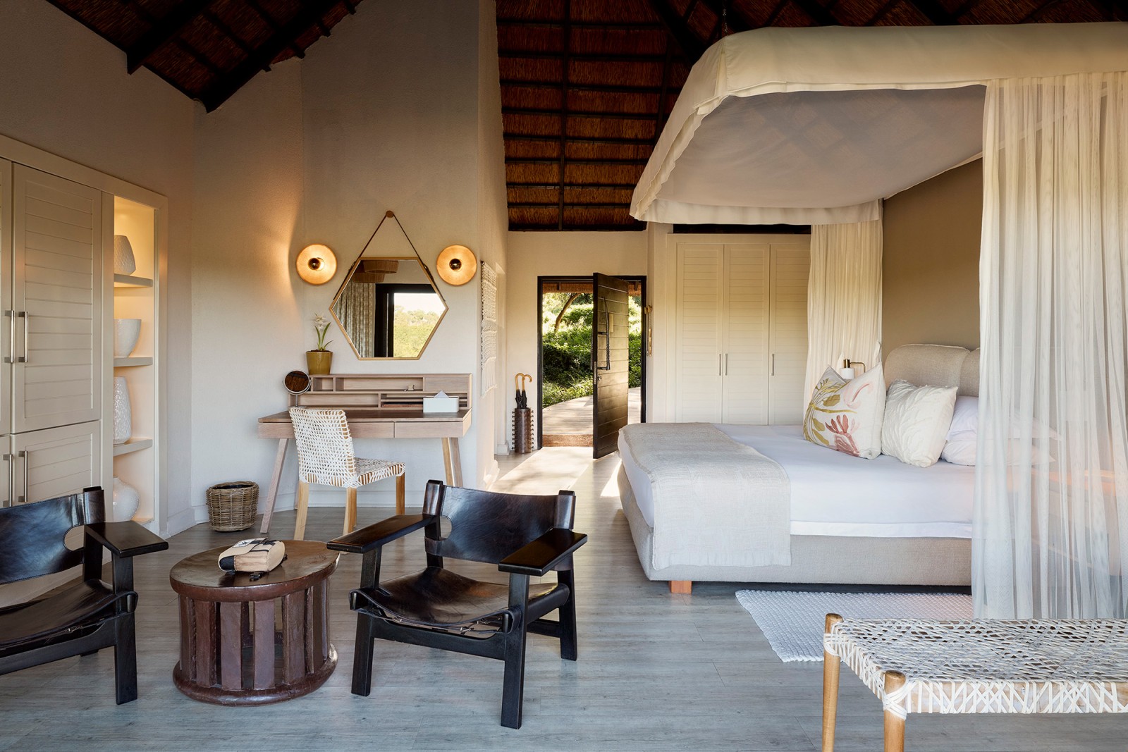 Luxury Room bedroom, Lion Sands River Lodge