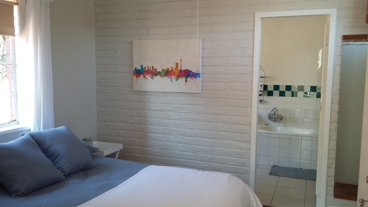 Sunny Apartment in Forest Town