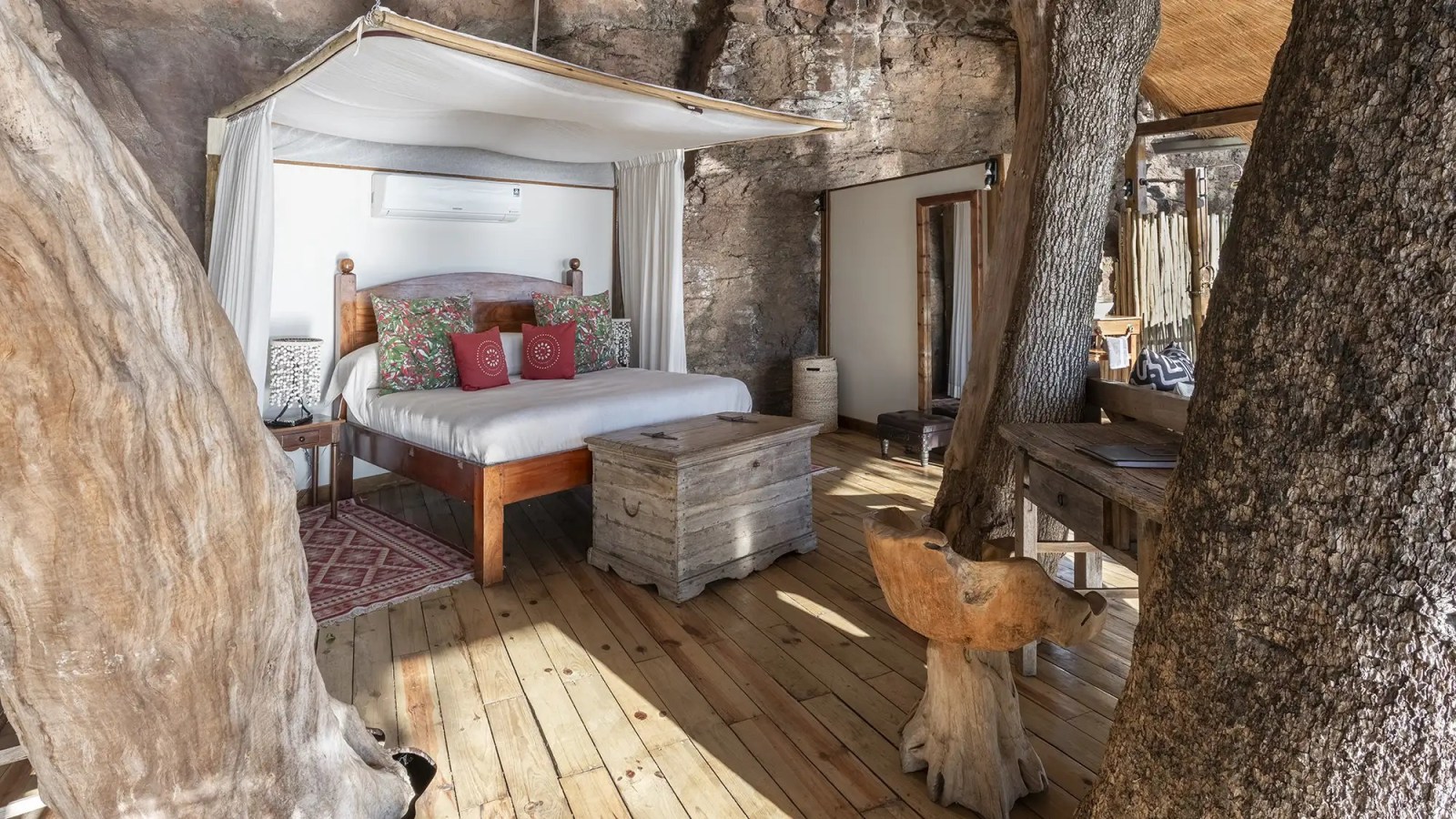 Tree House at Tongabezi Lodge