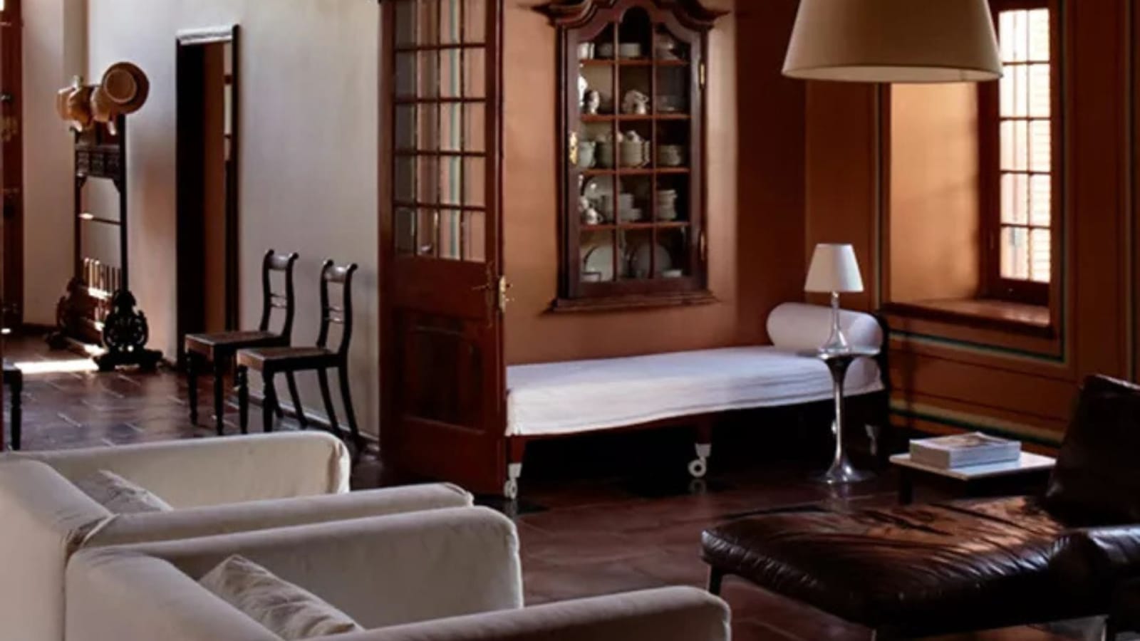 Manor House - Manor_House_3.jpg