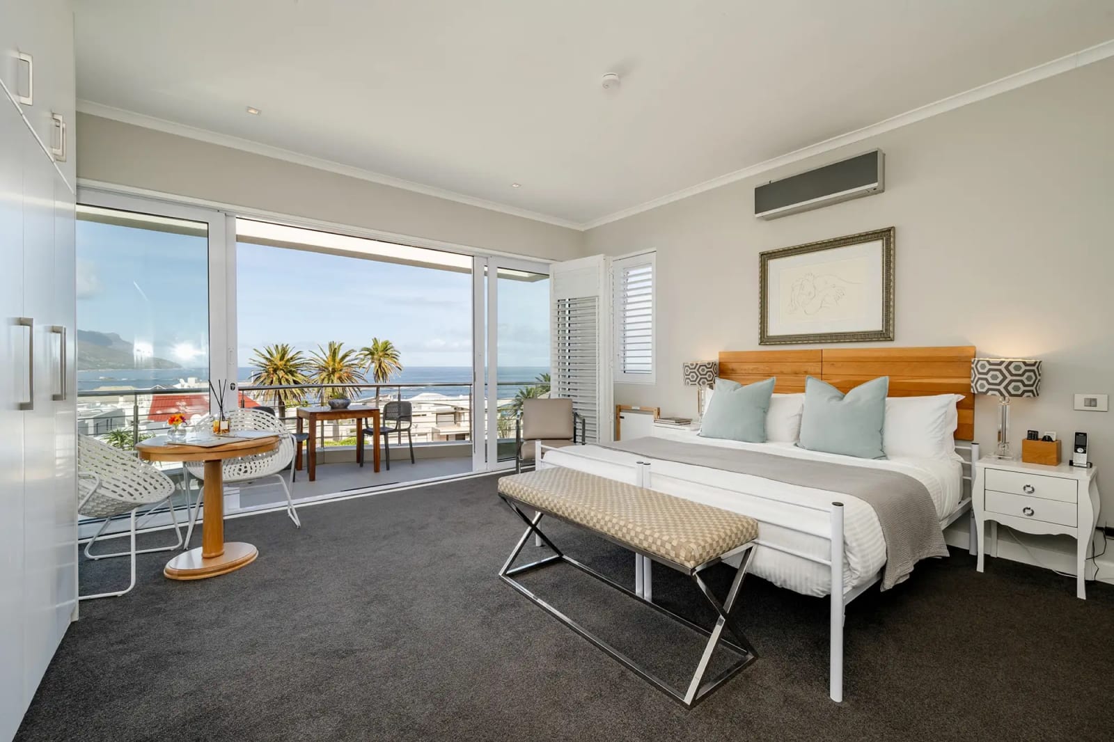 Villa Rooms & Suites