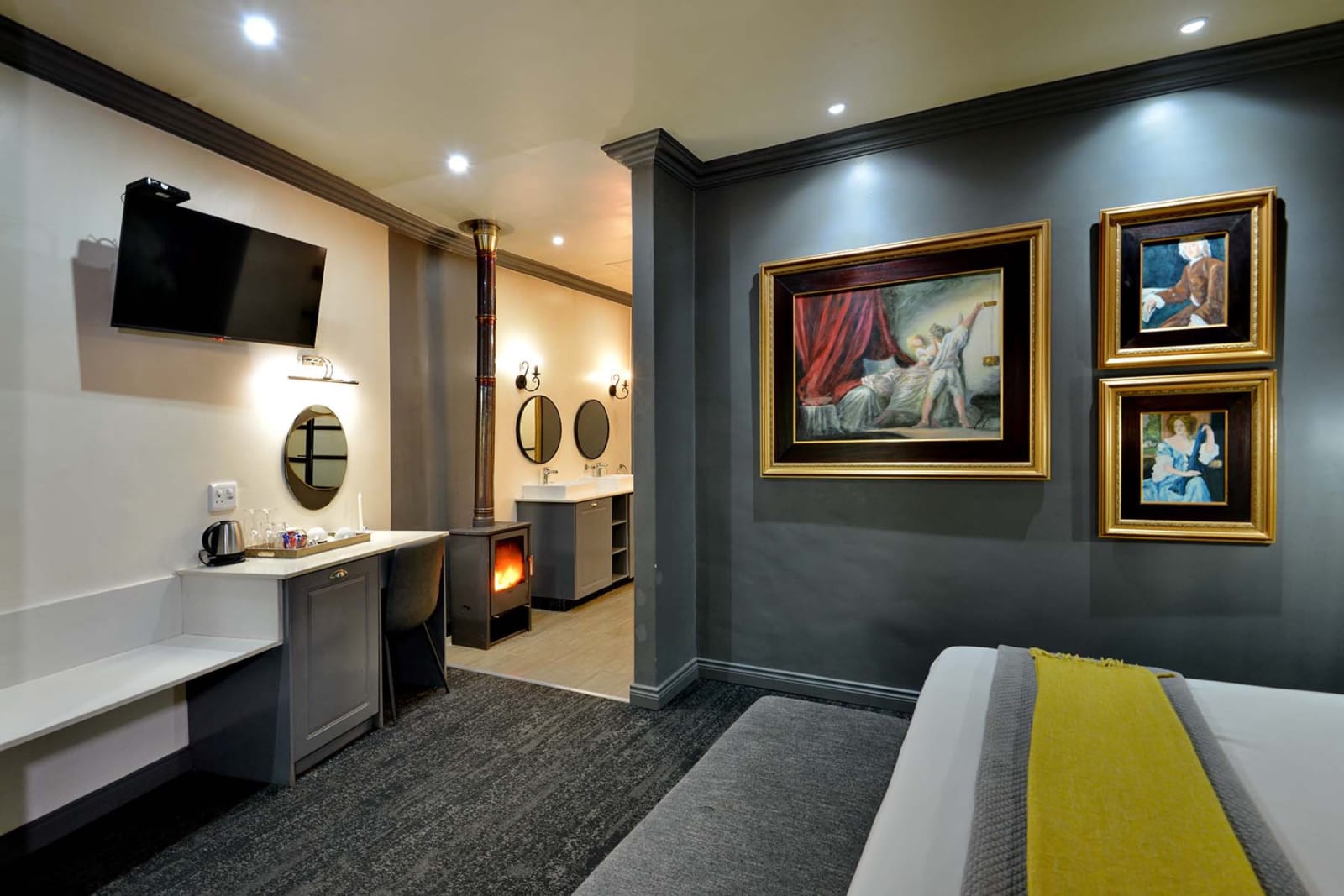 Deluxe Hotel Room