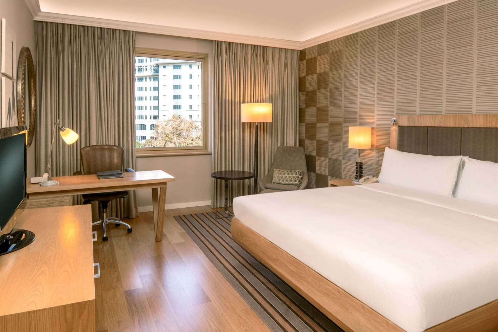 Deluxe Room with king bed and desk, NH Johannesburg Sandton