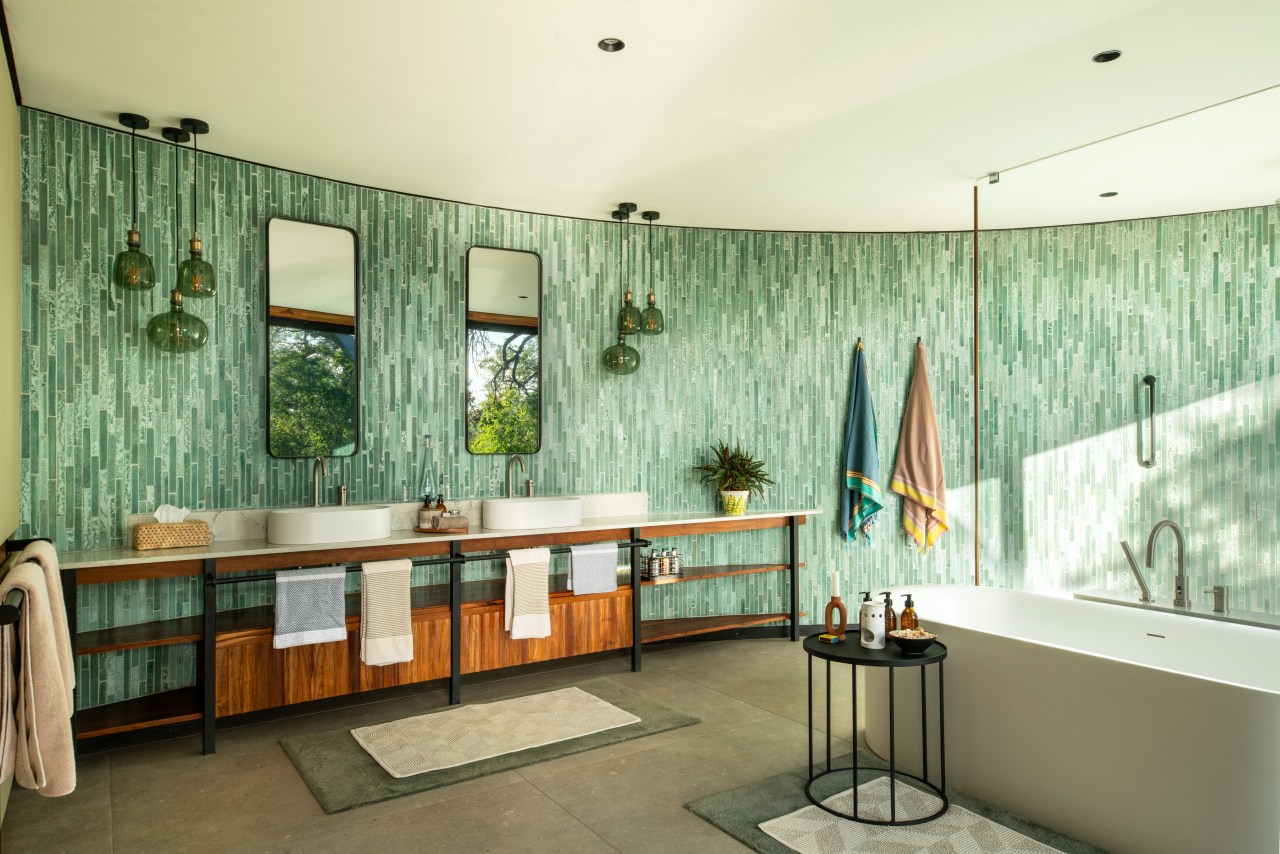 The bathroom in a Safari Suite at Tanda Tula