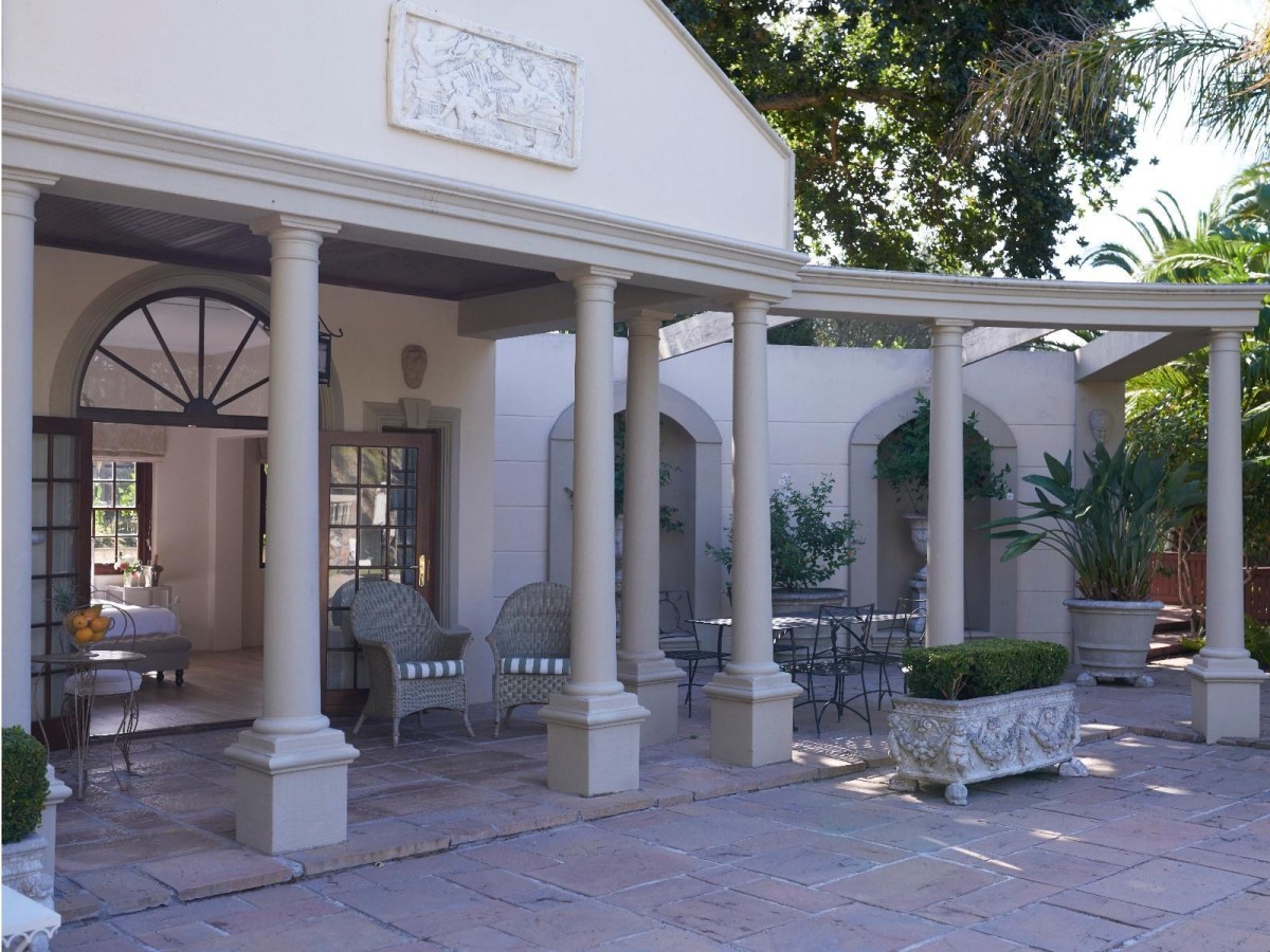 Poolhouse - Photo 1